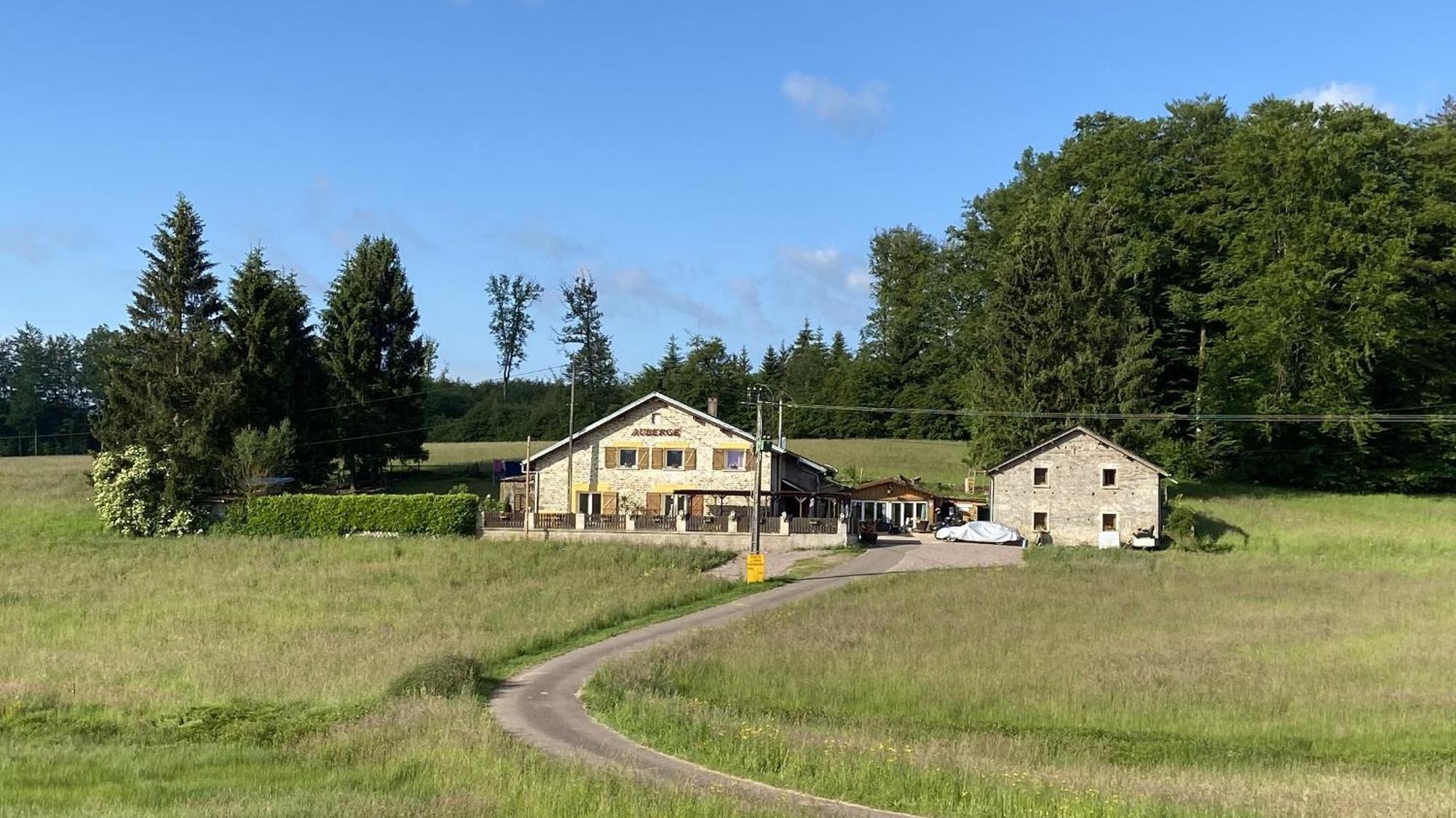 Maison Carmen - Restaurant , Meuble De Tourisme, Appartements Xertigny Bagian luar foto